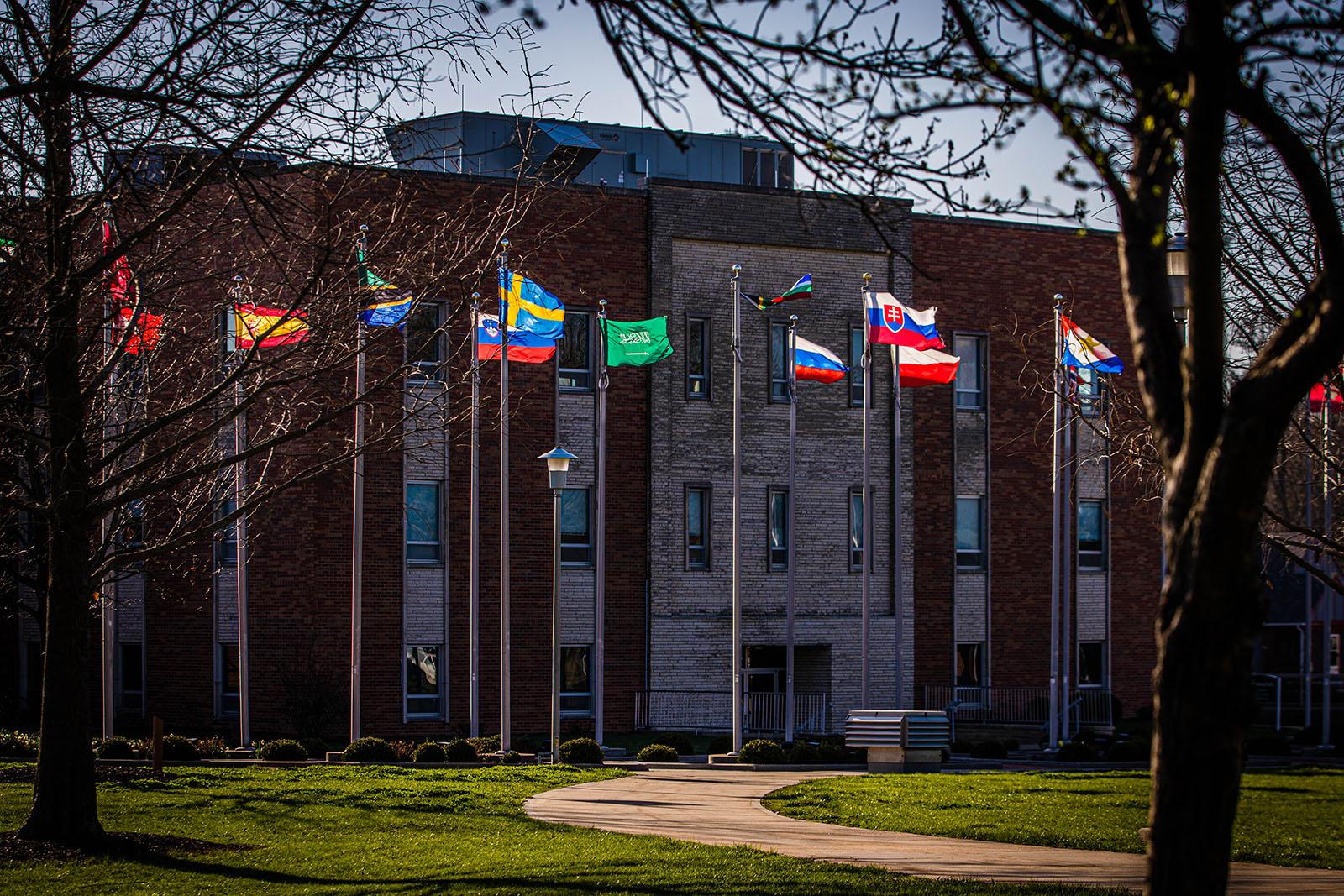 The 乔伊斯 and Harvey White 国际广场, located near Colden池塘 and Martindale Hall, stretches approximately 300 feet from West Fourth Street to the center of the campus.