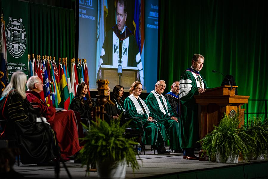 Dr. 兰斯·泰特姆 presented his inaugural address to an audience in Bearcat Arena. (Photo by Todd Weddle/<a href='http://xzitnt.modonexpress.net'>威尼斯人在线</a>)